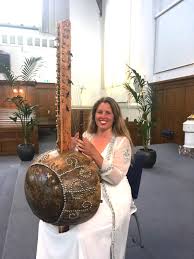 The kora is a string instrument used extensively in west africa. Afrikanische Kora Harfe Kunstlerportal Kunstlerportal Artistenfuerdich De