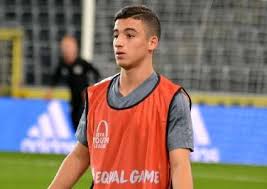 Bouchouari is een verdediger die bij voorkeur als rechtsback speelt. Anderlecht Online Bouchouari I Haven T Heard Yet That I Have To Leave 03 Jun 19