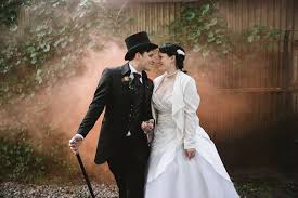 Gebt jetzt einen tipp ab, wann das weiße kaninchen durch den spiegel ins wunderland hüpft (z.b. Alice Im Wunderland Hochzeit Hochzeitsfotograf Berlin