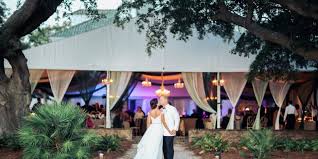 Ihr werdet überrascht sein, wie viele geniale zelte es mittlerweile gibt, mit denen eine feier im freien keine hürde mehr → die 5 genialsten zelte & alle tipps für die hochzeit im zelt. Nicole Und Ben Luxuriose Hochzeit Im Opulent Geschmuckten Zelt