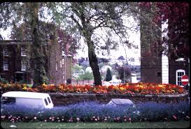 Let's welcome 228 new members, which is a record for one week. Also, the  21,000th member is Graeme Smith. Please take a moment to read the  guidelines–we have added one about coloured