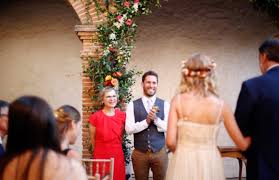 Tal vez tu novio o tu novia están enojados porque no puedes expresarte bien. Canciones Para Una Entrada De Novios Inolvidable Bailedenovios