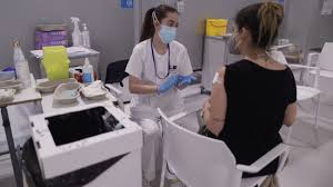El 'president' de la generalitat, ximo puig, ha avanzado que esperan vacunar a las personas de entre 30 y 39 años a partir del 17 de julio, si continúa el ritmo de suministros con la misma. Coronavirus Covid Madrid Deja Para Julio La Vacunacion A Personas Entre 30 Y 39 Anos