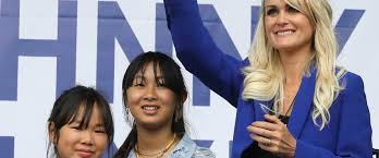 Suivez moi sur twitter @lhallyday. Pascal Balland Le Compagnon De Laeticia Hallyday Declenche Une Guerre Apres Un Commentaire A Jade Et Joy Gala