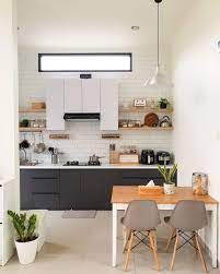 Penambahan mini bar pada kitchen set tak hanya membuat dapur terlihat lebih stylish, tetapi juga menambah ruang di dalam dapur menjadi lebih optimal. Inspirasi 10 Gambar Desain Dapur Minimalis Yang Cantik Abis