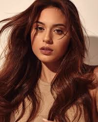 Laura Henning's Instagram, Twitter & Facebook