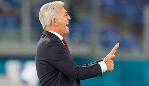Petković, manager of the switzerland national team. Em 2021 Schweizer Nationaltrainer Vladimir Petkovic Mit Emotionalem Brief Wir Sind Genauso Verletzlich