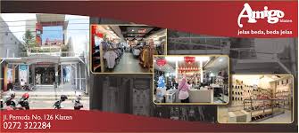 Menurut beberapa ahli, secara umum pramuniaga adalah sebuah pekerjaan yang berbanding lurus dengan kasir dengan pelayanan yang diberikan terbilang sedikit berbeda, sering kali dua pekerjaan ini dikerjakan oleh satu posisi yaitu pramuniaga, contohnya di alfamart atau indomaret. Amigo Group Indonesia Linkedin