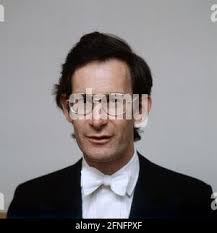 John Eliot Gardiner, Sir John Eliot Gardiner, britischer Dirigent,,  Chorleiter und Bach Spezialist, Portrait, 1981. Sir John Eliot Gardiner,  British conductor, choir director and Bach specialist, portrait, 1981 Stock  Photo