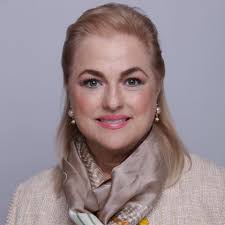 Ceci Gomez's Instagram, Twitter & Facebook