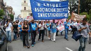 La ministra de educación, cristina storioni, anunció que se firmó una resolución para convocar a docentes en actividad y. Docentes Universitarios De Tucuman Se Suman Un Paro Nacional Diario Que