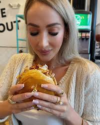 What better place to celebrate National Hamburger Day than Big Buns. My  favorite hamburger place. Everything