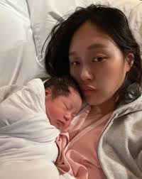 Cakap Korea Terus Sengih Baby Rina, Macam Faham Mommy Cakap.." Comel  Sungguh!