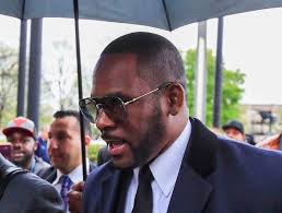 R. Kelly todettiin syylliseksi lapsipornon tuottamiseen