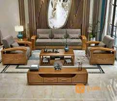 Dengan kata lain, tentukan susunan sofa dan kursi, meja, dan juga dekorasi lain yang ada di ruang tamu anda, semua benda yang ada di atas lantai. Kursi Meja Ruang Tamu Satu Set Jakarta Pusat Jualo