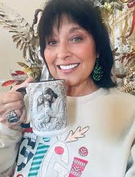 Happy Holidays! 🎄😊 ☕️ having my first cup of gingerbread coffee 😋 so  yummy 😁Oh