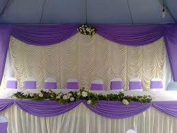 Karena saat ke arah meja prasmanan, para tamu perlu mengambil piring, sendok, garpu serta tisu kemudian baru mengambil lauk. Suri Canopy Pakej Meja Makan Beradap Karya