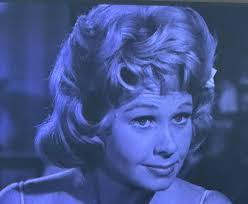 Bobby with Sue Mengers. Sue was born in Germany but family moved to USA and  she lived in Bronx. Later she was famous in agency business.