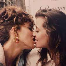 Jennifer Grey makes out with Mia Sara between takes filming on the set of  Ferris Bueller's Day Off in 1986 : rOldSchoolCool