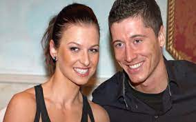 I was hoping for a little bit more, but i was hoping that it would go in my favor. Video Hot Squats Watch Robert Lewandowski S Wife Working Out In Tight Clothes Caughtoffside