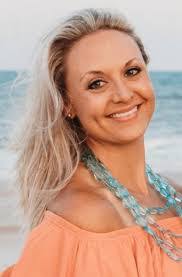 Lynn Lail's Instagram, Twitter & Facebook