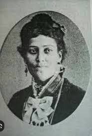 Leila Hutton's Instagram, Twitter & Facebook