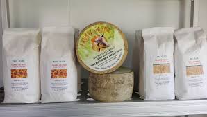 A Beguios Erramun Elichiry Produit De La Farine De Mais Basque Et De Ble Et Cultive Des Haricots Blancs