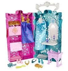Shimmering Carrying Case Opens Up To Reveal Two Closets Each Closet Is Themed In Color And Style To Anna Or Elsa From The Movie F Produk Anak Perempuan Anak