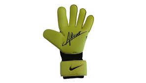 Great savings & free delivery / collection on many items. Guanto Da Portiere Autografato Da Alisson Becker Charitystars