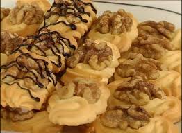 Resepi biskut mazola 500 gram kacang tanah100gram kacang tanah (hiasan) 200ml minyak mazola3 cawan tepung gandum 1 cawan gula icing 2 biji telur. Resepi Biskut Kacang Walnut Famousresipi Farbuck Com