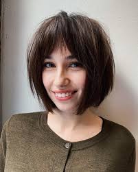 Layered bob with curtain fringe. 18 Bob With Curtain Bangs Hairstyle Ideas For Modern Beachy Women
