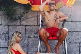 Bastian schweinsteiger (pronounced ˈbasti̯an ˈʃvaɪ̯nʃtaɪ̯ɡɐ (); Fussballer Lukas Podolski Witziger Urlaubs Schnappschuss Gala De