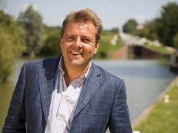 Martin roberts and lucy alexander cast their expert eyes over properties before they go to auction. Homes Under The Hammer Host Martin Roberts Angers Neighbours Over Plans To Build Posh Holiday Home In Dartmouth Devon Live