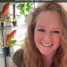 Nicole Dineen's Instagram, Twitter & Facebook