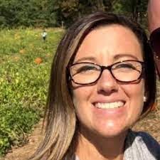 Keri Hooper's Instagram, Twitter & Facebook