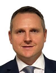 Damian Bradley's Instagram, Twitter & Facebook