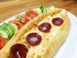 Video Und Rezept Turkische Pide Mit Kase Und Sucuk Club Of Cooks Rezept Turkische Pide Turkisches Essen Rezepte Rezepte