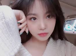 It's really worse for soojin than other people… organizers are cancelling schedule with gidle due to soojin scandals. Soojin Cute Korean Girl Ulzzang Korean Girl Pretty Korean Girls