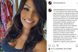 Carolina marconi ha annunciato di aver iniziato a combattere contro il cancro alcuni mesi fa. Carolina Marconi Sorriso E Nuova Parrucca Da Pelatina A Capellona Foto