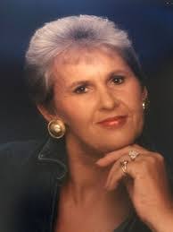 Deanna Castle's Instagram, Twitter & Facebook