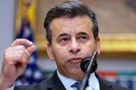 Daniel Isaza's Instagram, Twitter & Facebook