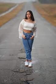 Senior Street Portrait Full Body Picture Poses Female Portrait Poses Full Body Pictures