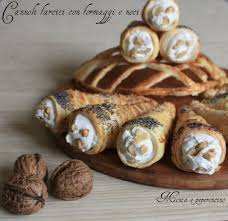 Cannoli Farciti Con Formaggi E Noci Stuzzichini Antipasti Idee Alimentari Cibi E Bevande Stuzzichini