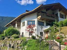 Jetzt zur wohnungssuche in grainau. Immobilien Garmisch Partenkirchen Grainau Einzigartige Villa In Traumhafter Lage Mit Bergblick
