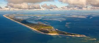 It belongs to the north frisian islands and is the largest island in north frisia. Sylt Wikiwand