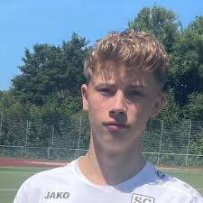 Heide bleibt am Spitzenduo dran