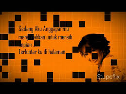 Sungguh dalam rindu terhadapmu dan bersatu di ranting usiaku di setiap waktu… ooo… uuu… oo… u… lirik lagu yang terkait: Lirik Lagu Anggapanmu Ziana Zain