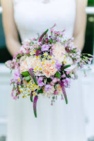 Brautstrauss Aus Wiesenblumen Brautstrauss Brautstrauss Wiesenblumen Hochzeit