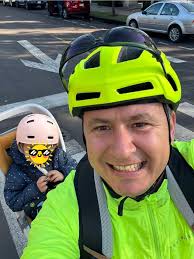 🚴🏻🚗⛔🧐 Traffic is not just about cars, but about wasted space. To  highlight this, activists in Latvia carried out a surprising experiment:  they rode through the streets