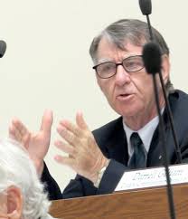 COMMISSION VOTES TO CUT MEMBERSHIP FROM 21 TO 14